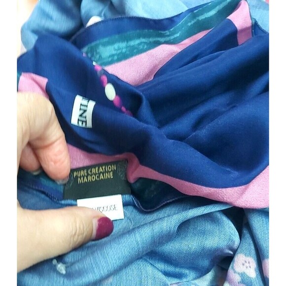 Beautiful Flowers DIAMANTINE MAROCCO Blue and Pink Flowers Scarf NWOT Luxury - Picture 7 of 8